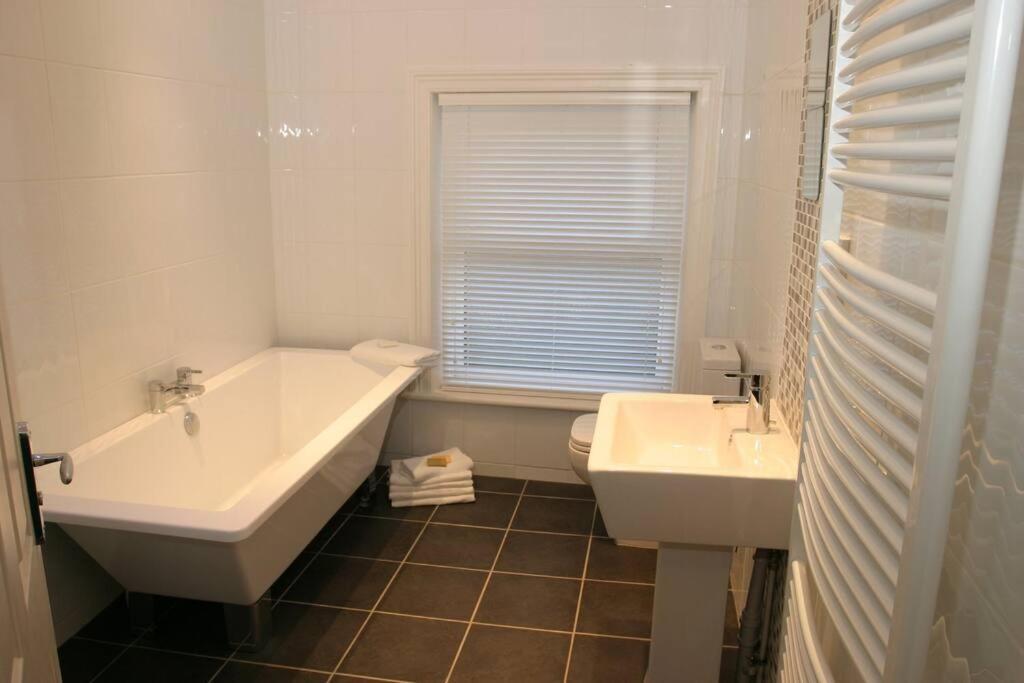 Comfy Big 7 Bedroom Townhouse Χαρογκέιτ Εξωτερικό φωτογραφία