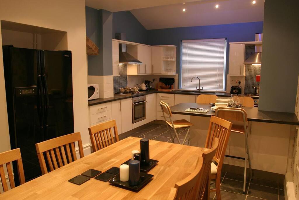 Comfy Big 7 Bedroom Townhouse Χαρογκέιτ Εξωτερικό φωτογραφία