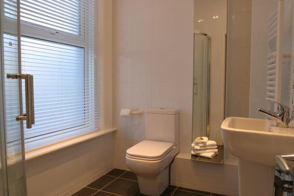 Comfy Big 7 Bedroom Townhouse Χαρογκέιτ Εξωτερικό φωτογραφία