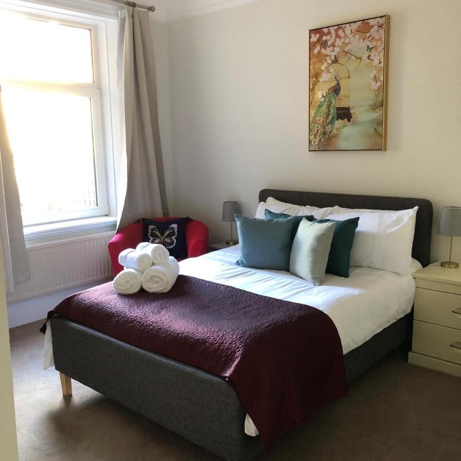 Comfy Big 7 Bedroom Townhouse Χαρογκέιτ Εξωτερικό φωτογραφία